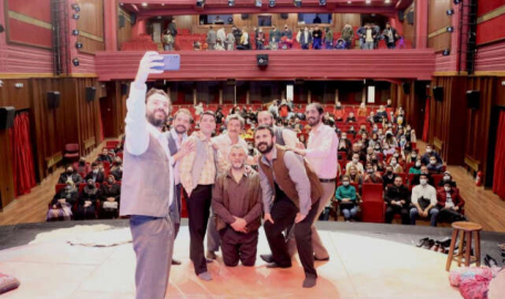 Bursa'da atıklar tiyatro biletine dönüştü 