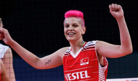 Ebrar Karakurt'un çocukluk fotoğrafı ortaya çıktı