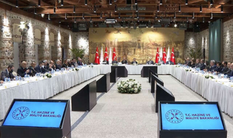 Bakan Nebati, ekonomist ve akademisyenlerle bir araya geldi 