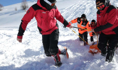 Bursa'da kar altında zamana karşı yarış 