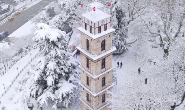 Bursa'da karlar altındaki saat kulesi havadan görüntülendi