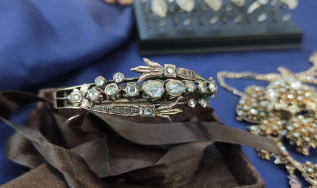 Bu Sevgililer Günü'nde antik takılar moda