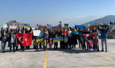 Bursa'da "Ukrayna'da savaş istemiyoruz" çağrısı...