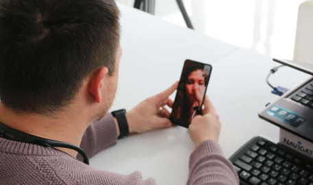 Ailesini görmek için gitti, savaşın ortasında kaldı!