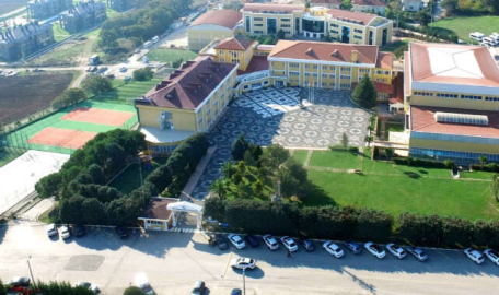 Emine Örnek bir okuldan daha fazlasıdır! 