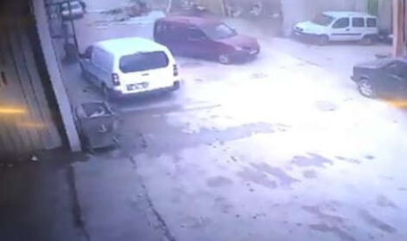 Bursa'da hurda deposunun patlama anı kameralarda