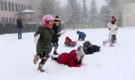 Eğitime kar engeli... İşte okulların tatil olduğu iller 