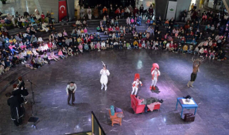 Osmangazi’de çocuklar tiyatroyla eğlendi  