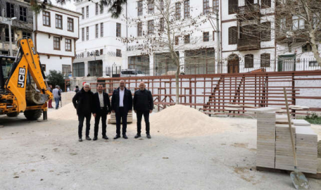 Taş Mektep avlusuna kavuşuyor 