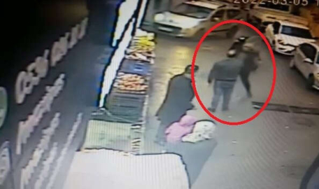 Bursa'da trafikte dehşet anları...Satırla saldırdı 