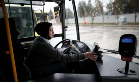 Bursa’nın kadın otobüs şoförü erkeklere taş çıkartıyor  