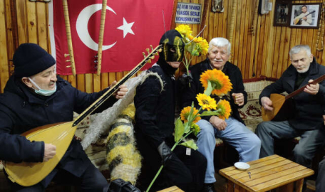 Bursa'da yağ stokçularını böyle protesto etti!