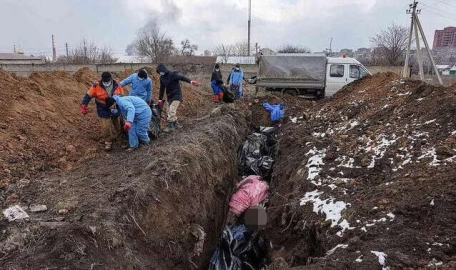 Rusya-Ukrayna savaşından korkunç görüntüler! Toplu halde gömüyorlar