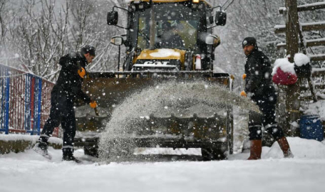 Osmangazi'de karlı yollara anında müdahale 