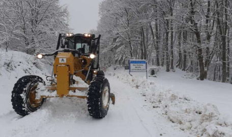 Bursa'da 17 ilçede kar mücadele sürüyor