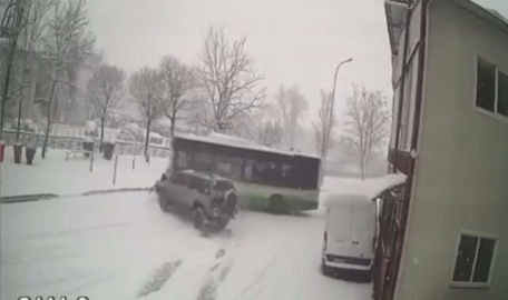 Bursalıların kar çilesi..Yollar buz pistine döndü  