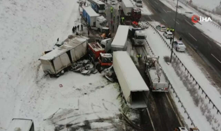 Feci kaza! 5 tır 2 yolcu otobüsü birbirine girdi