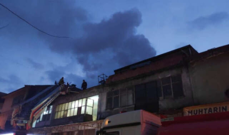 Bursa'da mobilya imalathanesinde yangın