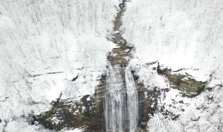 Suuçtu Şelâlesi görenleri büyülüyor!
