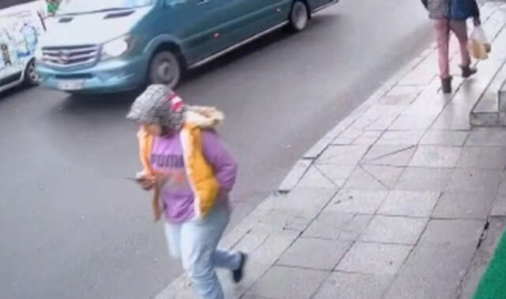 Cep telefonuna bakarken canından oluyordu 