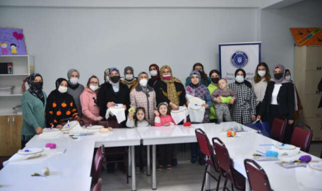 Bu okulda çocuklar da anneleri de öğrenci 