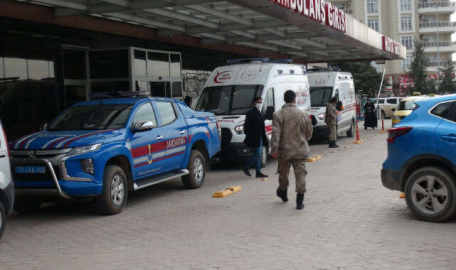 Polis, hemşire eşi ile arkadaşını vurdu