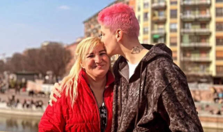 Ebrar Karakurt annesiyle poz verdi!