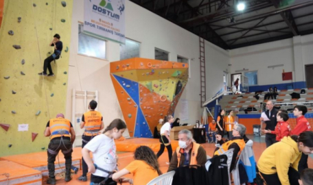 İnegöl’de tırmanış yarışları nefes kesti  