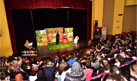 Yıldırım’da yüzlerce çocuk tiyatroyla buluştu 