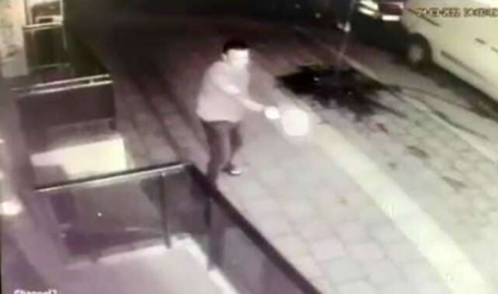 Bursa'da barın önündeki dehşet anları kameraya yansıdı