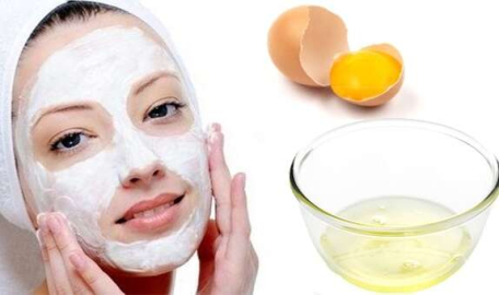 Yumurta akı maskesi ile porselen gibi cilt