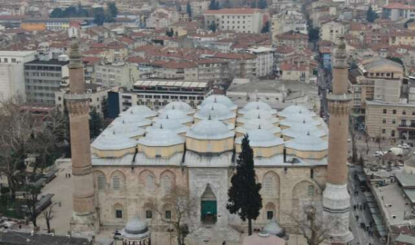 623 yıllık Ulu Cami'ye Ramazan mahyası asıldı  