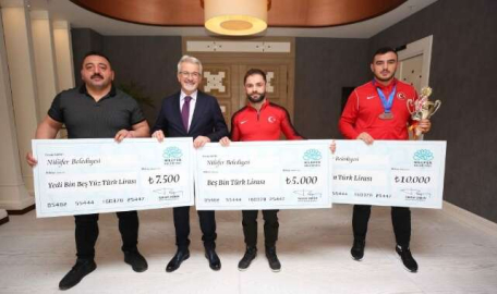 Adil Mısırcı Avrupa'dan madalya ile döndü 