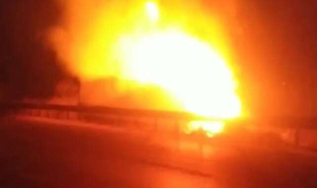 Bursa'da şarampole yuvarlanan kamyon alev aldı