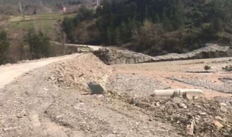 Su seviyesi yükseldi 4 köprü yıkıldı