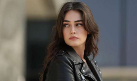 Esra Bilgiç diziden kovuldu mu?