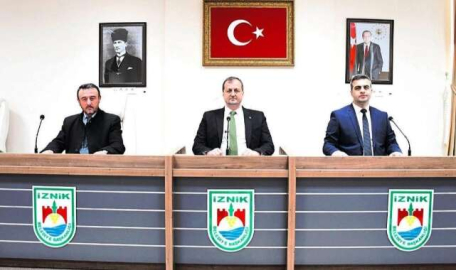 İznik Belediye Meclisi sahildeki kaçak yapılaşmanın önüne geçecek 