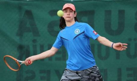 Tenis turnuvasında Büyükşehir Belediyesporlu sporculardan 2 madalya  