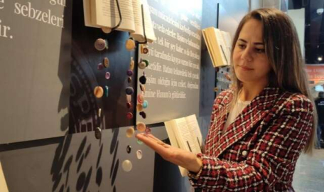 Bursa'da düğme koleksiyonu sergiye dönüştü  