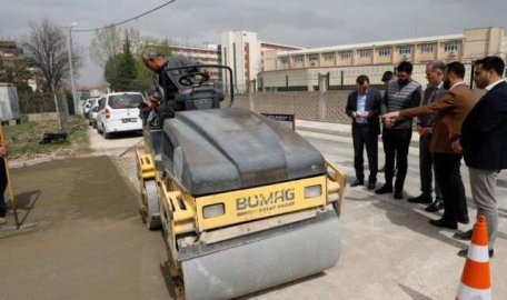 İnegöl’de beton yol ve tretuvar çalışmaları başladı   