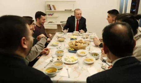 ‘Arkadaşımız imam, cumhurbaşkanı müezzin oldu’