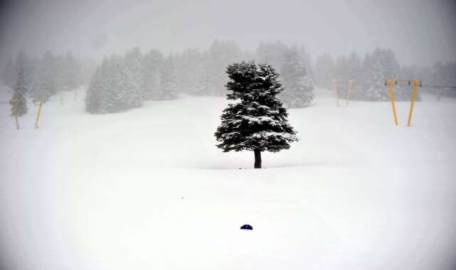 Uludağ'da nisan karı...Pistler boş kaldı