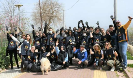 Gönüllü öğrenciler, leyleklerin yaşam alanlarını temizledi  