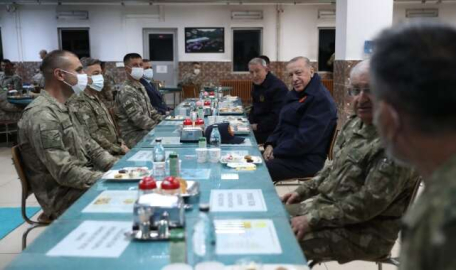 Cumhurbaşkanı Erdoğan'dan Mehmetçiğe iftar sürprizi 