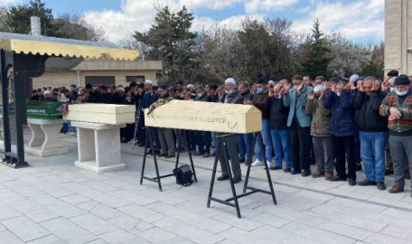 Yürek dayanmaz... Anne ve kızı yan yana defnedildi