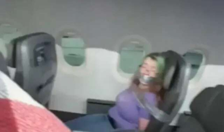 Uçakta koli bandıyla bağlanmıştı! Rekor ceza geldi