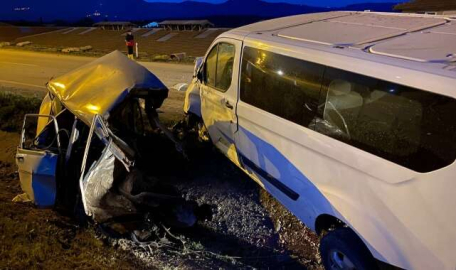 Feci kaza! Otomobil ikiye ayrıldı: 2 ölü, 2 yaralı