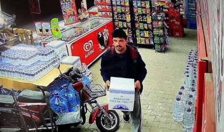 Bursa'da ramazan kolisi hırsızlığı... Kaptığı gibi götürdü!
