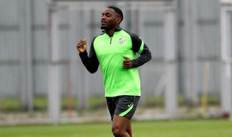 Kadro dışı kalan Bifouma’dan açıklama geldi