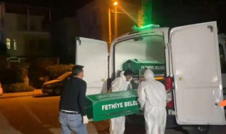 Ev arkadaşını başına çekiçle vurarak öldürdü 